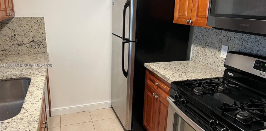 Condominio en Hialeah, Florida, 2 dormitorios  № 2011112