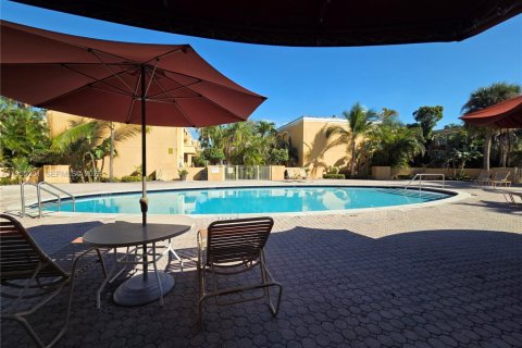 Condominio en alquiler en Hialeah, Florida, 2 dormitorios, 103.96 m2 № 2011112 - foto 24
