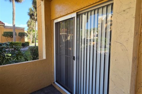 Condominio en alquiler en Hialeah, Florida, 2 dormitorios, 103.96 m2 № 2011112 - foto 20