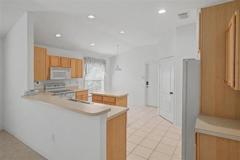 House in Wesley Chapel, Florida 3 bedrooms, 165.37 sq.m. № 2120307 - photo 3
