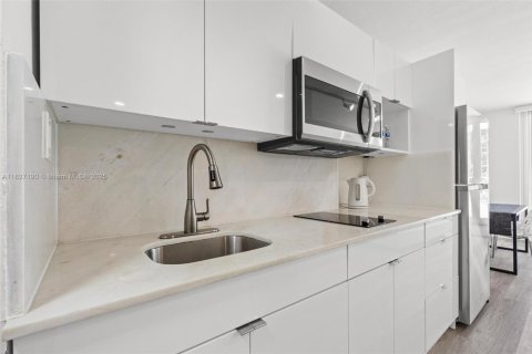 Condo in Sunny Isles Beach, Florida  № 1842500 - photo 19