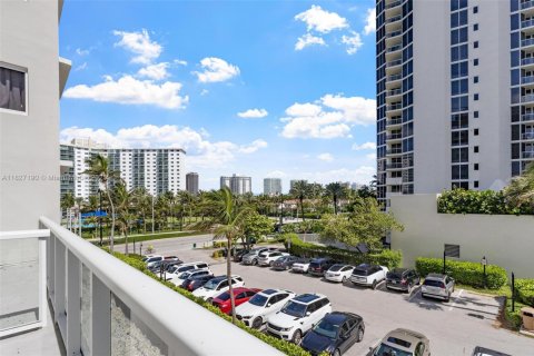 Condo in Sunny Isles Beach, Florida  № 1842500 - photo 25