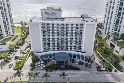 Condo in Sunny Isles Beach, Florida  № 1842500 - photo 4