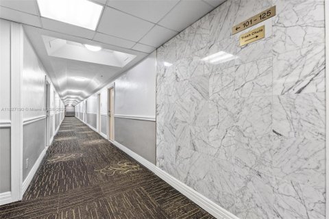 Condo in Sunny Isles Beach, Florida  № 1842500 - photo 27