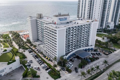 Condo in Sunny Isles Beach, Florida  № 1842500 - photo 5