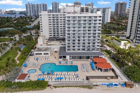 Condo in Sunny Isles Beach, Florida  № 1842500 - photo 8
