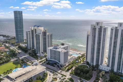 Condo in Sunny Isles Beach, Florida  № 1842500 - photo 2
