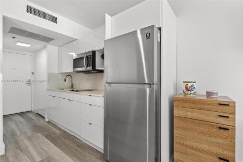 Condo in Sunny Isles Beach, Florida  № 1842500 - photo 18