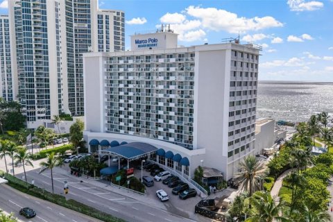 Condo in Sunny Isles Beach, Florida  № 1842500 - photo 1