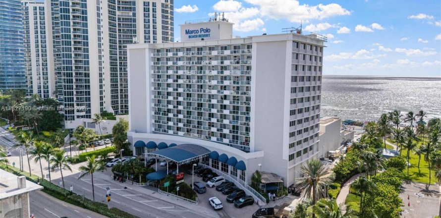 Studio in the Condo in Sunny Isles Beach, Florida  № 1842500