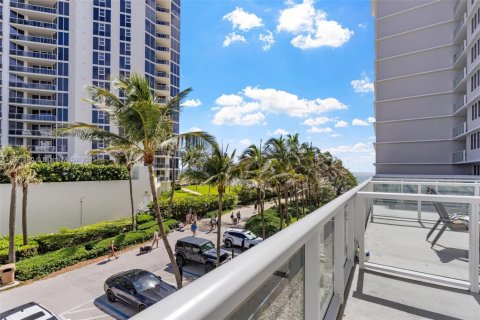 Condo in Sunny Isles Beach, Florida  № 1842500 - photo 24