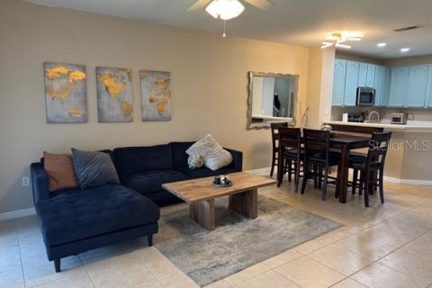 Townhouse in Davenport, Florida 2 bedrooms, 121.98 sq.m. № 2233843 - photo 4