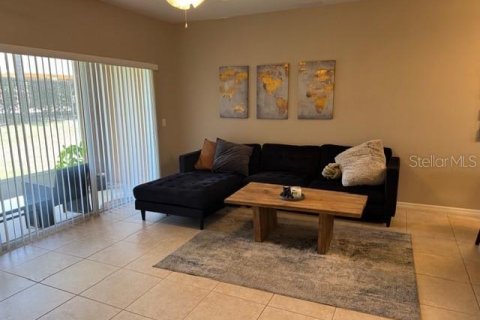 Townhouse in Davenport, Florida 2 bedrooms, 121.98 sq.m. № 2233843 - photo 5