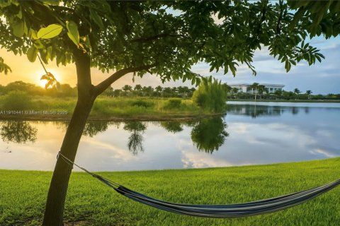 Touwnhouse à louer à Pembroke Pines, Floride: 2 chambres, 128.11 m2 № 1966598 - photo 1