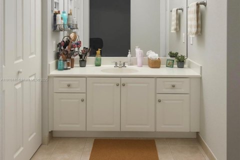 Touwnhouse à louer à Pembroke Pines, Floride: 2 chambres, 128.11 m2 № 1966598 - photo 4