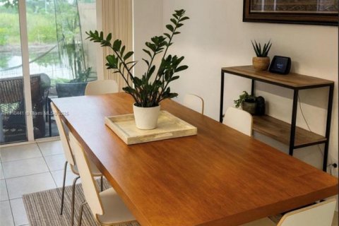 Touwnhouse à louer à Pembroke Pines, Floride: 2 chambres, 128.11 m2 № 1966598 - photo 2