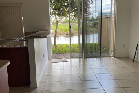 Touwnhouse à louer à Pembroke Pines, Floride: 2 chambres, 128.11 m2 № 1966598 - photo 15