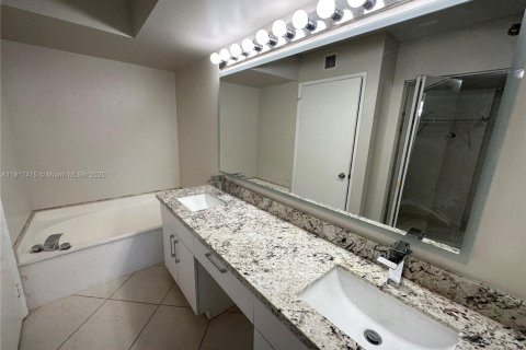 Condo in Aventura, Florida, 2 bedrooms  № 1972189 - photo 12