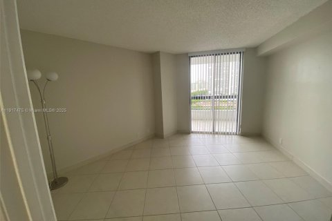 Condo in Aventura, Florida, 2 bedrooms  № 1972189 - photo 14