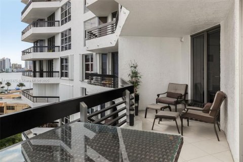 Condo in Aventura, Florida, 2 bedrooms  № 1972189 - photo 21