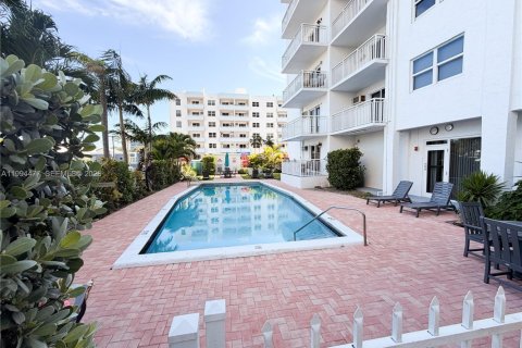 Condo in Fort Lauderdale, Florida, 1 bedroom  № 2249371