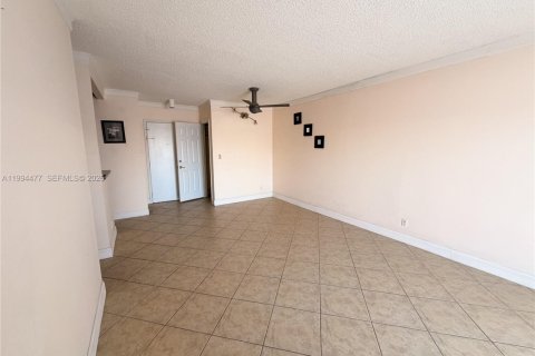 Condo in Fort Lauderdale, Florida, 1 bedroom № 2249371 - photo 13