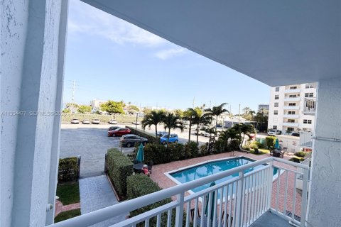 Condo in Fort Lauderdale, Florida, 1 bedroom № 2249371 - photo 11