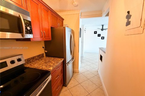 Condo in Fort Lauderdale, Florida, 1 bedroom № 2249371 - photo 5