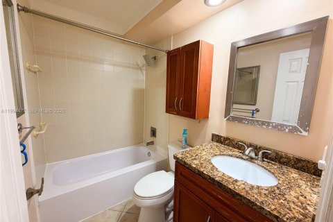Condo in Fort Lauderdale, Florida, 1 bedroom № 2249371 - photo 6