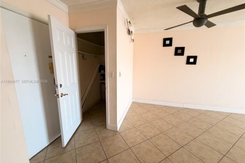 Condo in Fort Lauderdale, Florida, 1 bedroom № 2249371 - photo 15