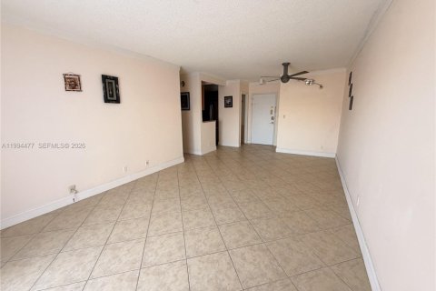 Condo in Fort Lauderdale, Florida, 1 bedroom № 2249371 - photo 16