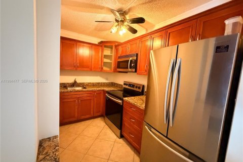 Condo in Fort Lauderdale, Florida, 1 bedroom № 2249371 - photo 4