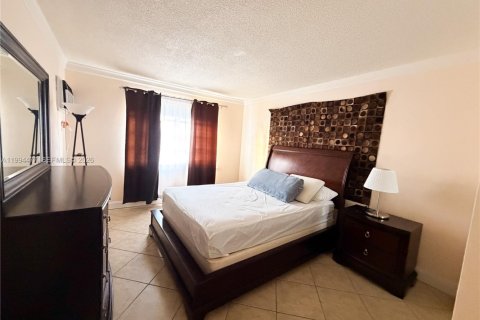 Condo in Fort Lauderdale, Florida, 1 bedroom № 2249371 - photo 9