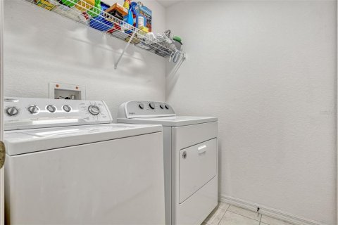 Casa en venta en Davenport, Florida, 5 dormitorios, 217.86 m2 № 1737132 - foto 29