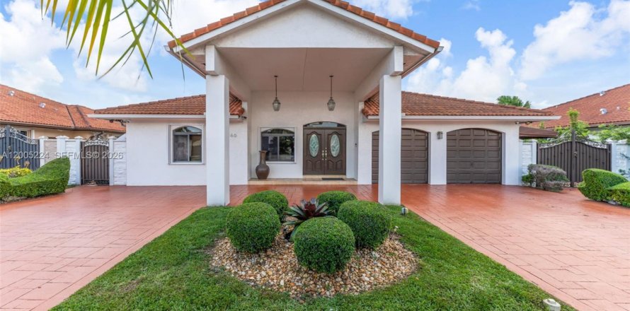 House in Miami, Florida 4 bedrooms, 191.19 sq.m. № 2073489
