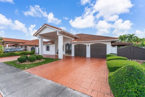 House in Miami, Florida 4 bedrooms, 191.19 sq.m. № 2073489 - photo 3
