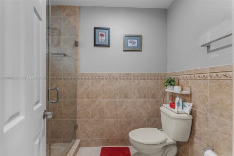 House in Miami, Florida 4 bedrooms, 191.19 sq.m. № 2073489 - photo 25