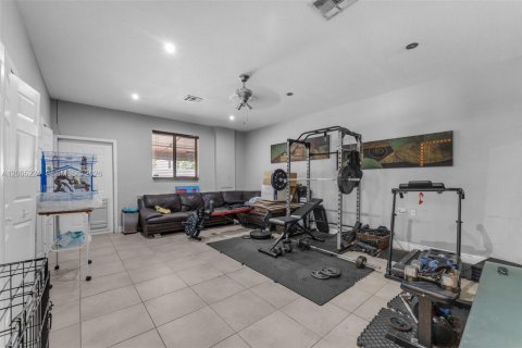 House in Miami, Florida 4 bedrooms, 191.19 sq.m. № 2073489 - photo 30