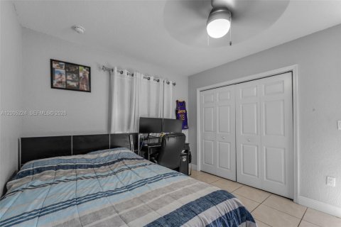 House in Miami, Florida 4 bedrooms, 191.19 sq.m. № 2073489 - photo 20