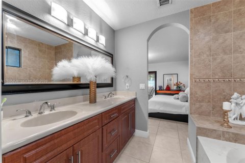 House in Miami, Florida 4 bedrooms, 191.19 sq.m. № 2073489 - photo 27