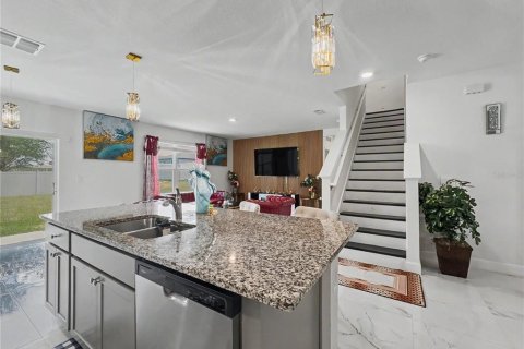House in Davenport, Florida 5 bedrooms, 250.46 sq.m. № 2219085 - photo 17
