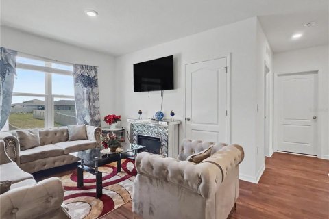 House in Davenport, Florida 5 bedrooms, 250.46 sq.m. № 2219085 - photo 24