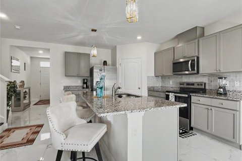 House in Davenport, Florida 5 bedrooms, 250.46 sq.m. № 2219085 - photo 15