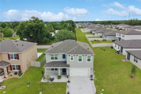 House in Davenport, Florida 5 bedrooms, 250.46 sq.m. № 2219085 - photo 2