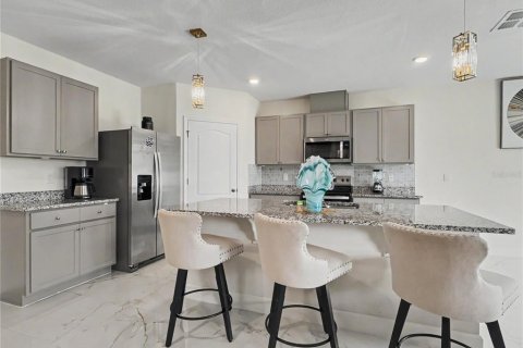 House in Davenport, Florida 5 bedrooms, 250.46 sq.m. № 2219085 - photo 16