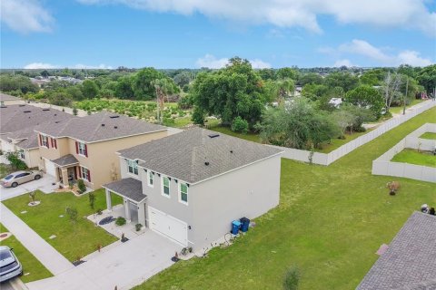 House in Davenport, Florida 5 bedrooms, 250.46 sq.m. № 2219085 - photo 3