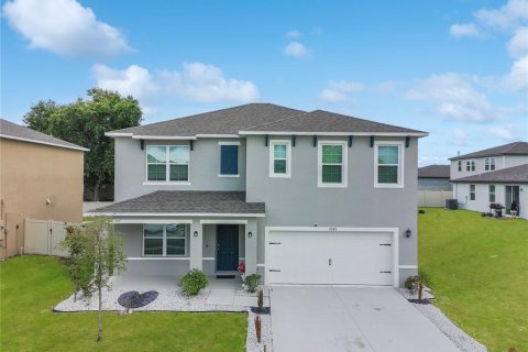 House in Davenport, Florida 5 bedrooms, 250.46 sq.m. № 2219085