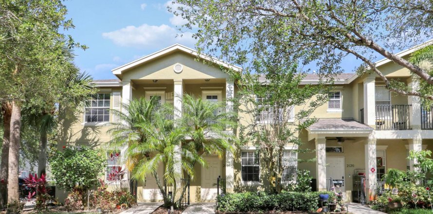 Adosado en Port St. Lucie, Florida 2 dormitorios, 125.42 m2 № 2078349