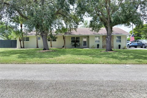 Casa en venta en Homestead, Florida, 3 dormitorios, 159.33 m2 № 1898220 - foto 1