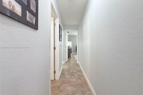 Casa en venta en Homestead, Florida, 3 dormitorios, 159.33 m2 № 1898220 - foto 24